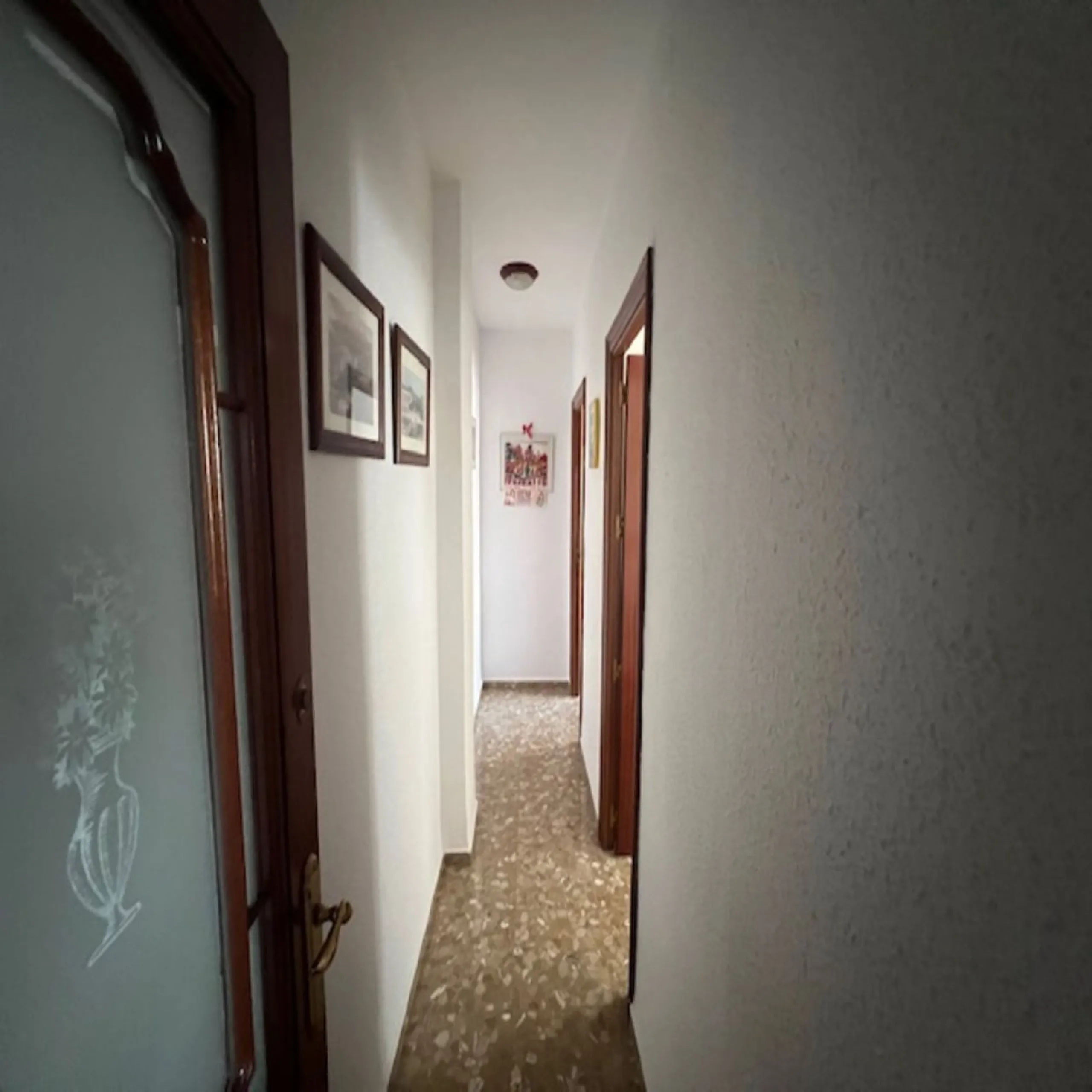 Do you want to live almost in the heart of Malaga but with the tranquility of the outdoors? This home is located in La Trinidad, just a 10-minute walk from downtown Malaga. Surrounded by businesses such as banks, restaurants, supermarkets, all kinds of sh
