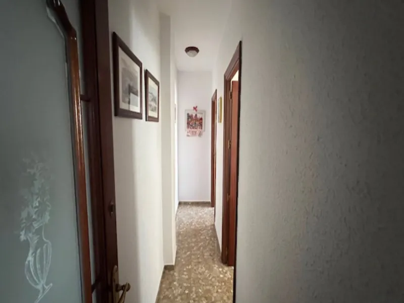 Do you want to live almost in the heart of Malaga but with the tranquility of the outdoors? This home is located in La Trinidad, just a 10-minute walk from downtown Malaga. Surrounded by businesses such as banks, restaurants, supermarkets, all kinds of sh