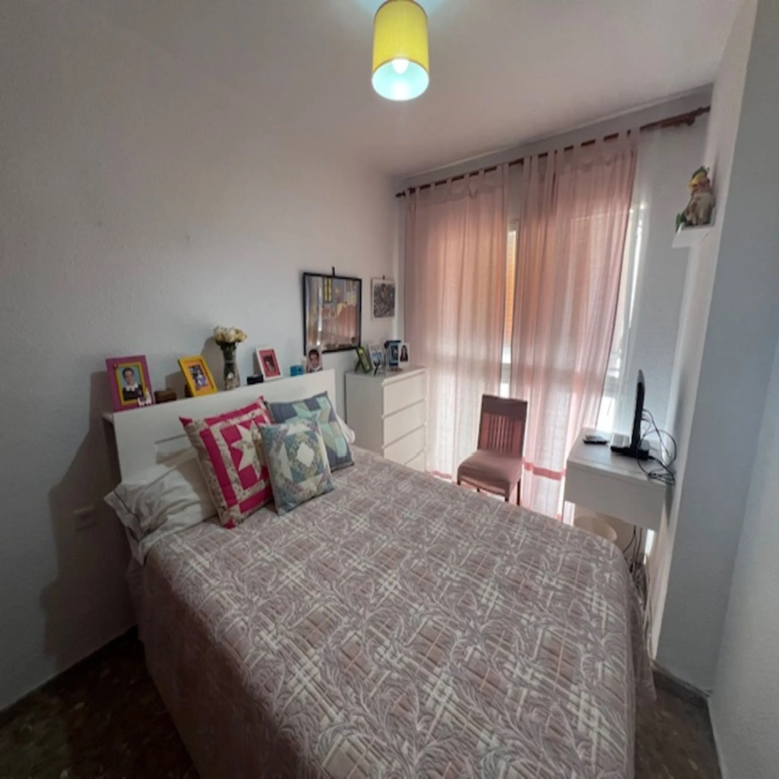 Do you want to live almost in the heart of Malaga but with the tranquility of the outdoors? This home is located in La Trinidad, just a 10-minute walk from downtown Malaga. Surrounded by businesses such as banks, restaurants, supermarkets, all kinds of sh