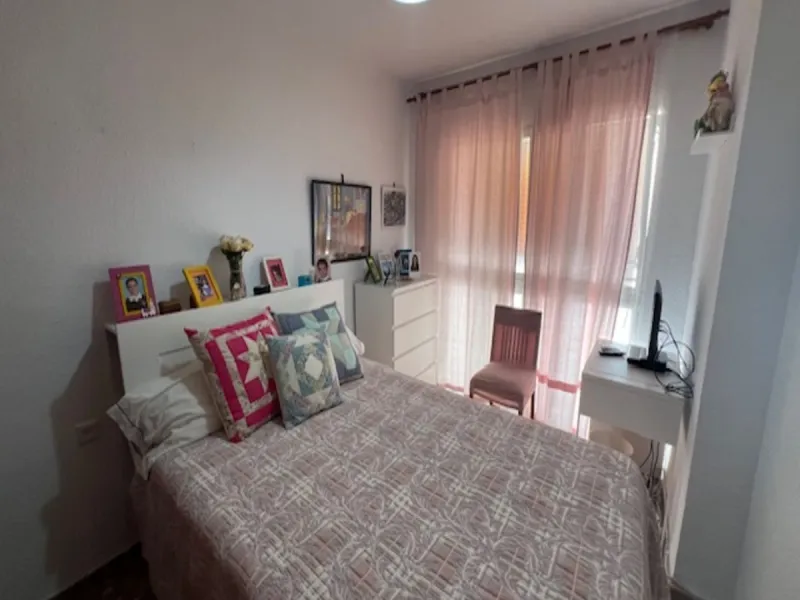 Do you want to live almost in the heart of Malaga but with the tranquility of the outdoors? This home is located in La Trinidad, just a 10-minute walk from downtown Malaga. Surrounded by businesses such as banks, restaurants, supermarkets, all kinds of sh