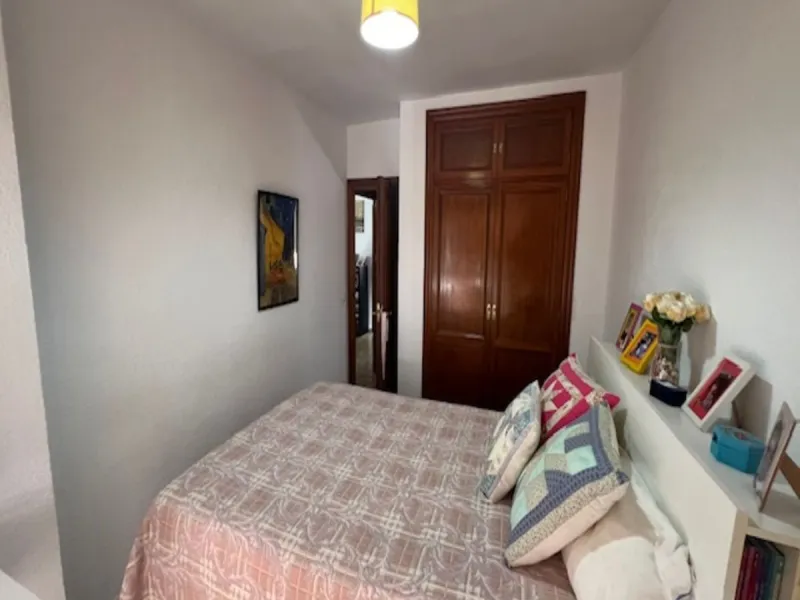 Do you want to live almost in the heart of Malaga but with the tranquility of the outdoors? This home is located in La Trinidad, just a 10-minute walk from downtown Malaga. Surrounded by businesses such as banks, restaurants, supermarkets, all kinds of sh