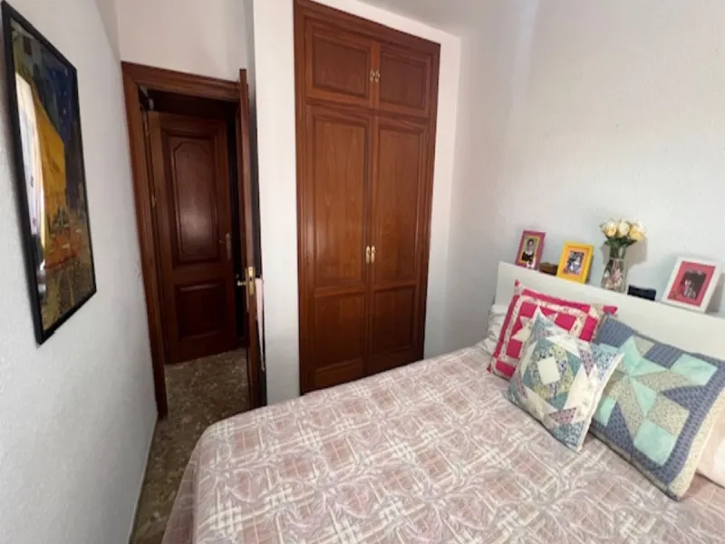 Do you want to live almost in the heart of Malaga but with the tranquility of the outdoors? This home is located in La Trinidad, just a 10-minute walk from downtown Malaga. Surrounded by businesses such as banks, restaurants, supermarkets, all kinds of sh