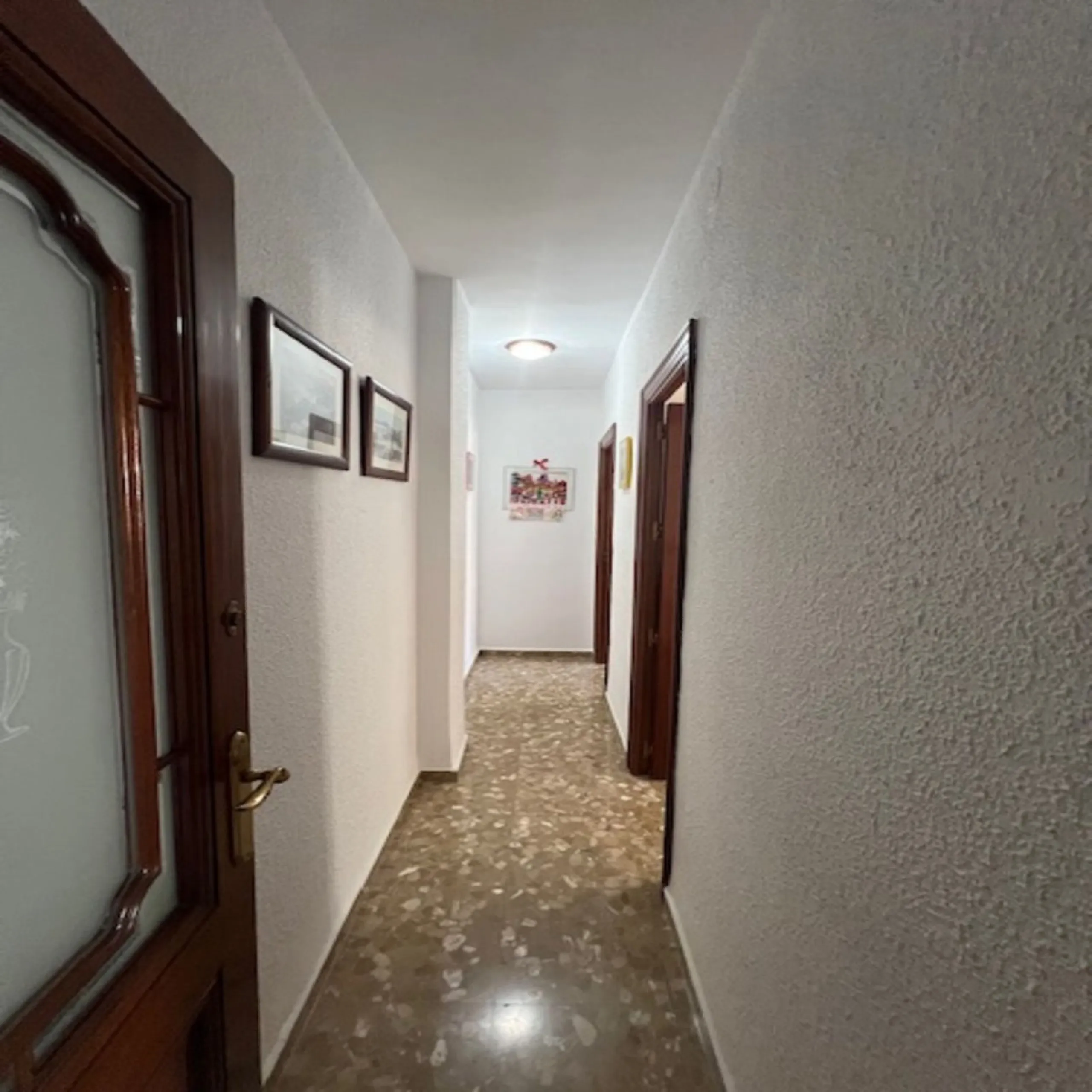 Do you want to live almost in the heart of Malaga but with the tranquility of the outdoors? This home is located in La Trinidad, just a 10-minute walk from downtown Malaga. Surrounded by businesses such as banks, restaurants, supermarkets, all kinds of sh
