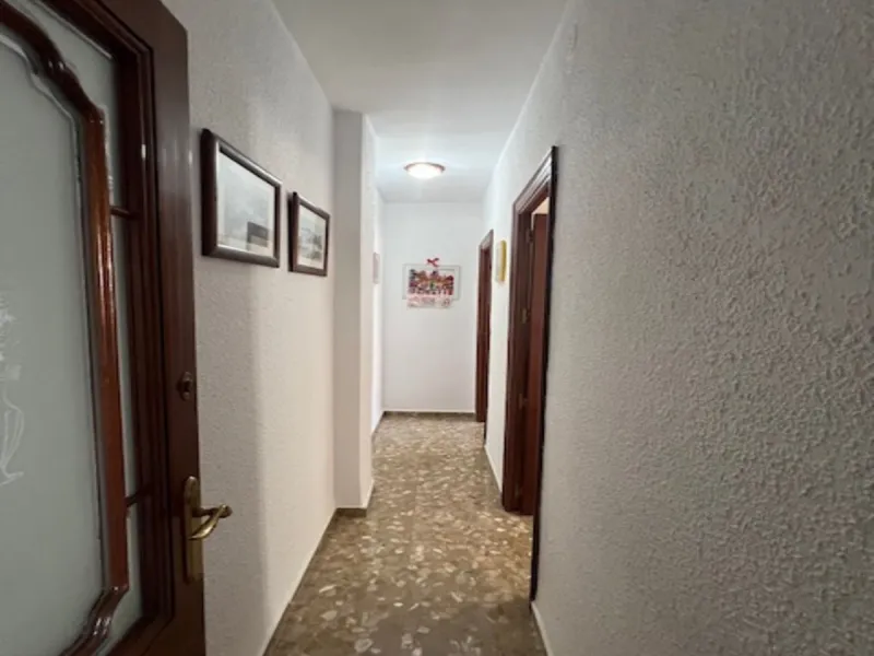 Do you want to live almost in the heart of Malaga but with the tranquility of the outdoors? This home is located in La Trinidad, just a 10-minute walk from downtown Malaga. Surrounded by businesses such as banks, restaurants, supermarkets, all kinds of sh