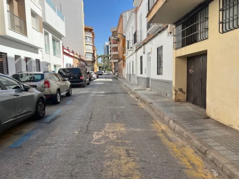 Do you want to live almost in the heart of Malaga but with the tranquility of the outdoors? This home is located in La Trinidad, just a 10-minute walk from downtown Malaga. Surrounded by businesses such as banks, restaurants, supermarkets, all kinds of sh