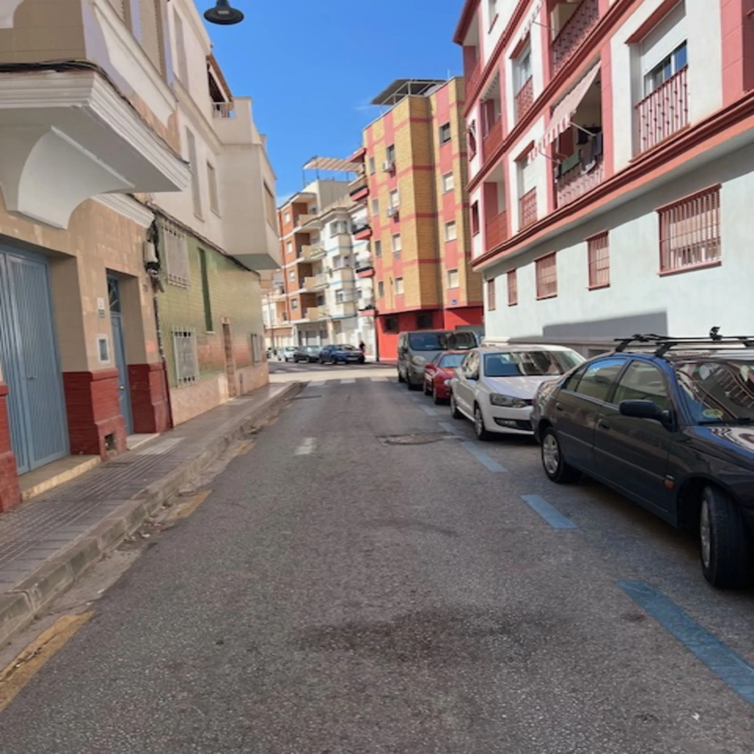 Do you want to live almost in the heart of Malaga but with the tranquility of the outdoors? This home is located in La Trinidad, just a 10-minute walk from downtown Malaga. Surrounded by businesses such as banks, restaurants, supermarkets, all kinds of sh