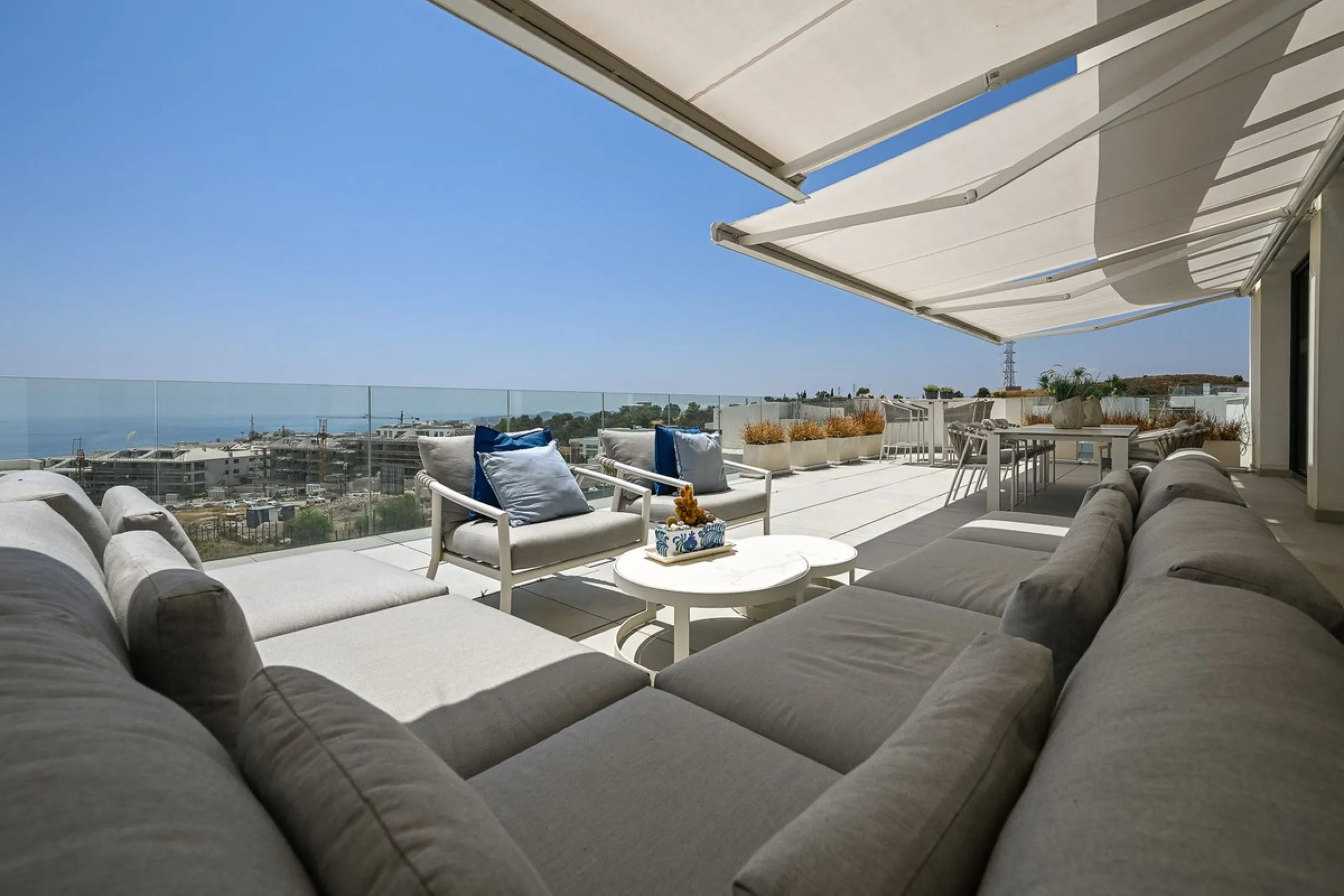 PENTHOUSE PERFECTION WITH UNRIVALLED SEA VIEWS