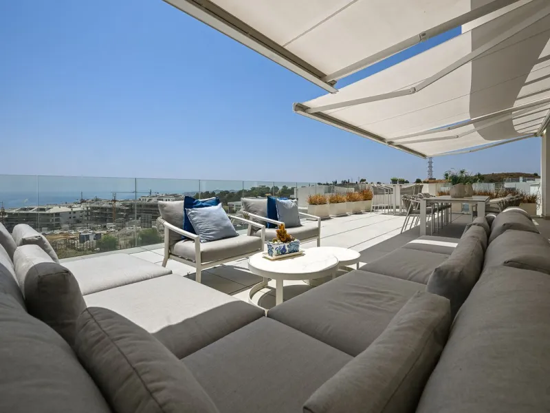 PENTHOUSE PERFECTION WITH UNRIVALLED SEA VIEWS