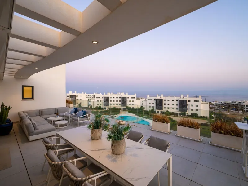 PENTHOUSE PERFECTION WITH UNRIVALLED SEA VIEWS