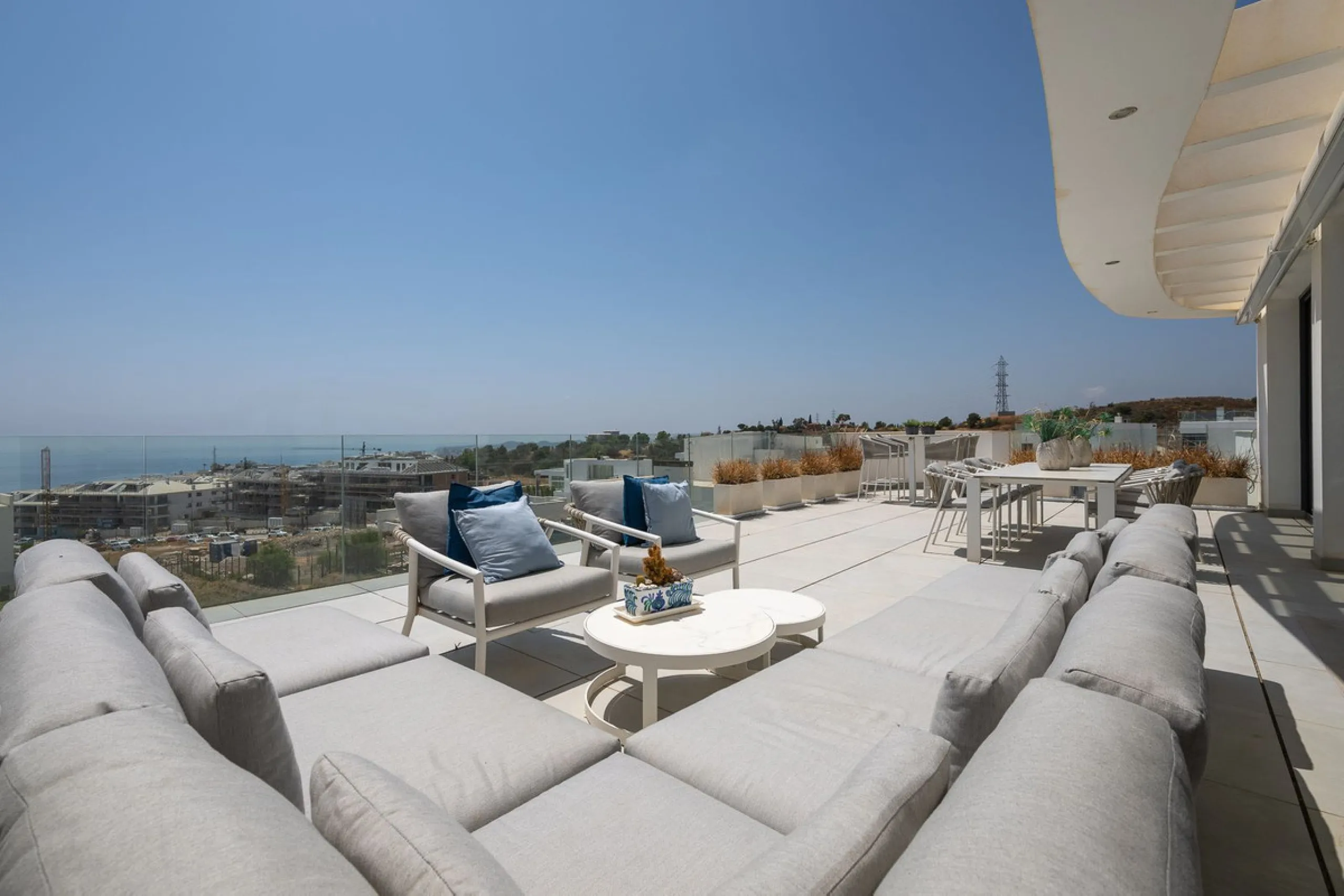 PENTHOUSE PERFECTION WITH UNRIVALLED SEA VIEWS