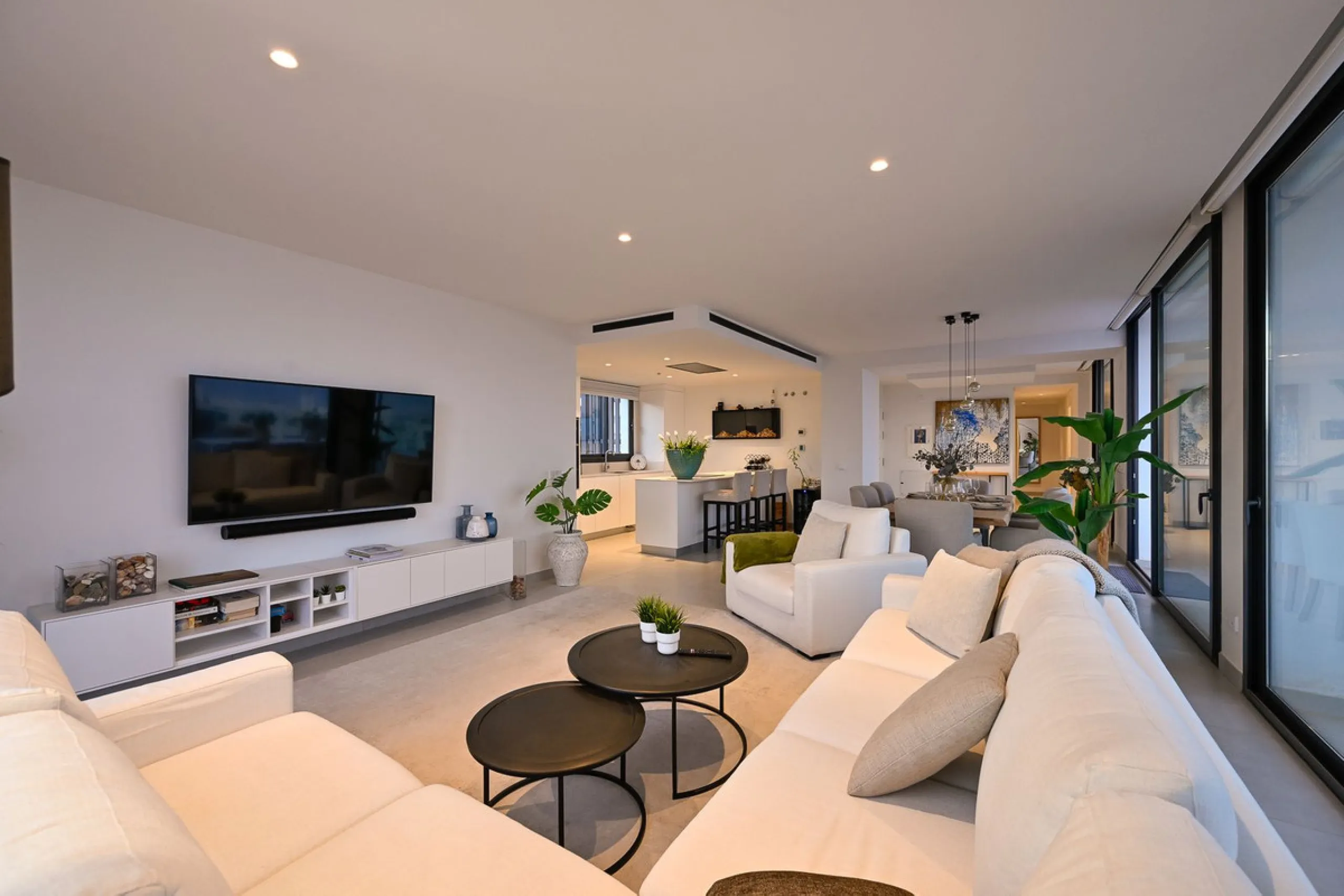 PENTHOUSE PERFECTION WITH UNRIVALLED SEA VIEWS