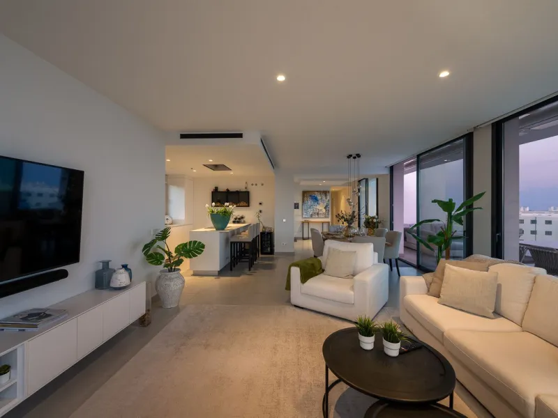 PENTHOUSE PERFECTION WITH UNRIVALLED SEA VIEWS