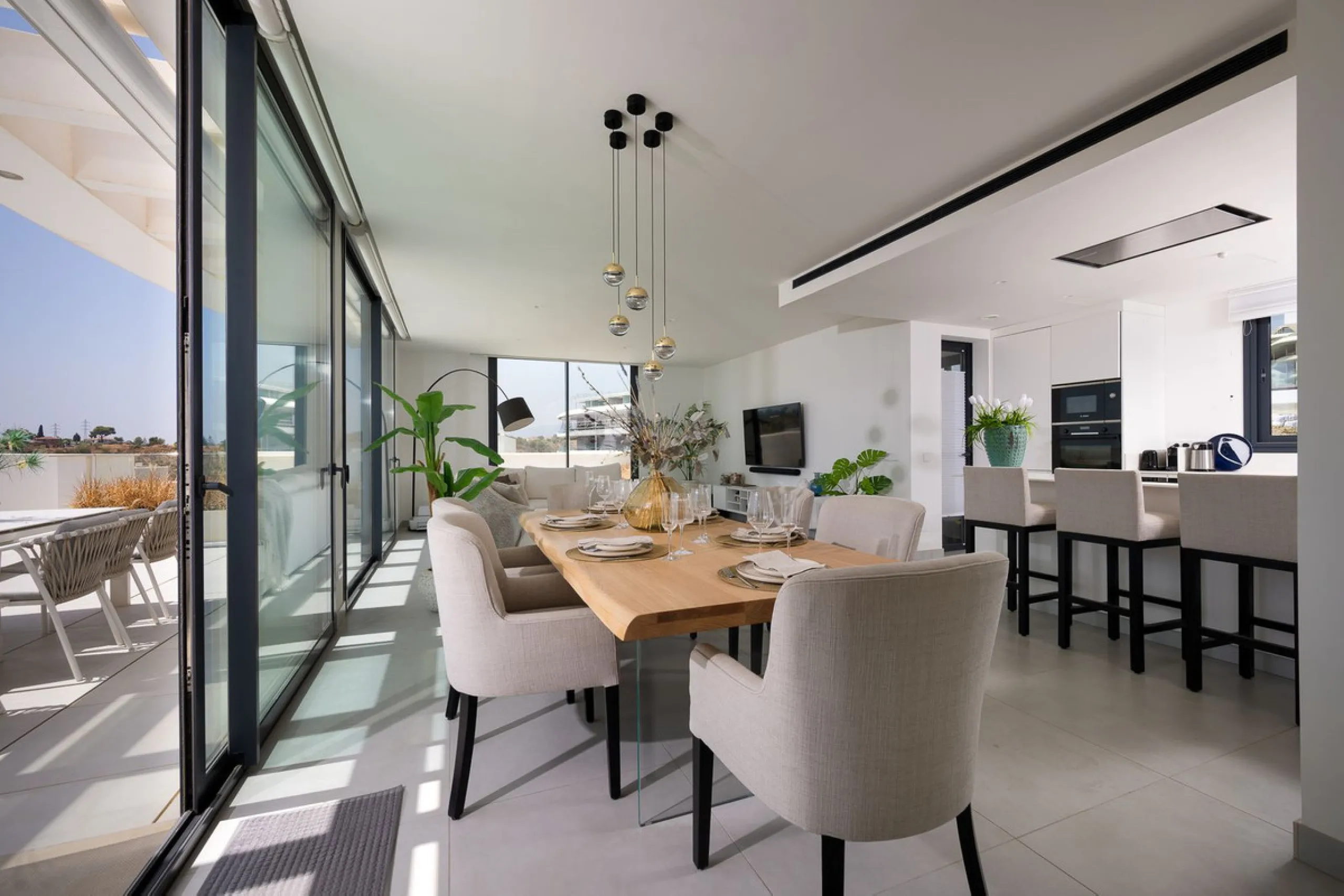 PENTHOUSE PERFECTION WITH UNRIVALLED SEA VIEWS