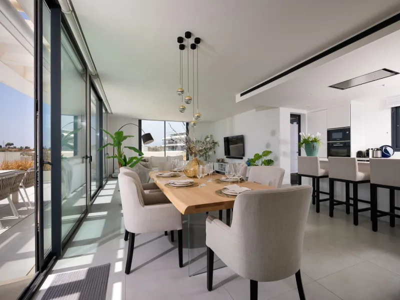PENTHOUSE PERFECTION WITH UNRIVALLED SEA VIEWS