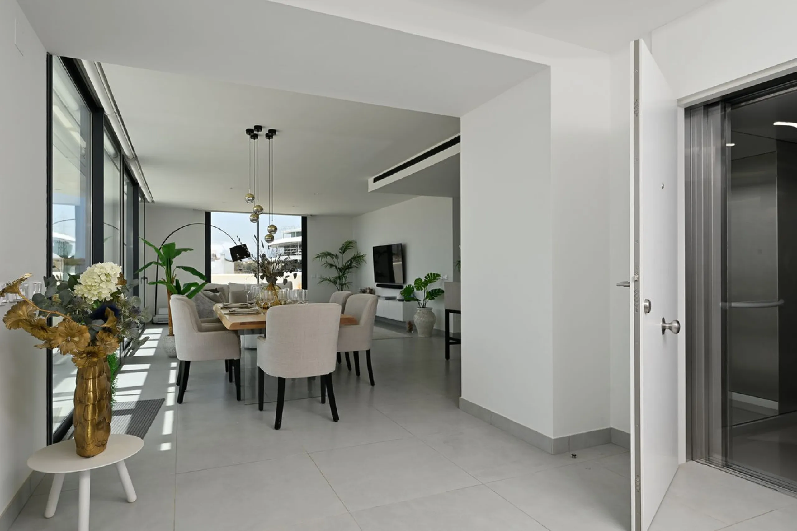 PENTHOUSE PERFECTION WITH UNRIVALLED SEA VIEWS