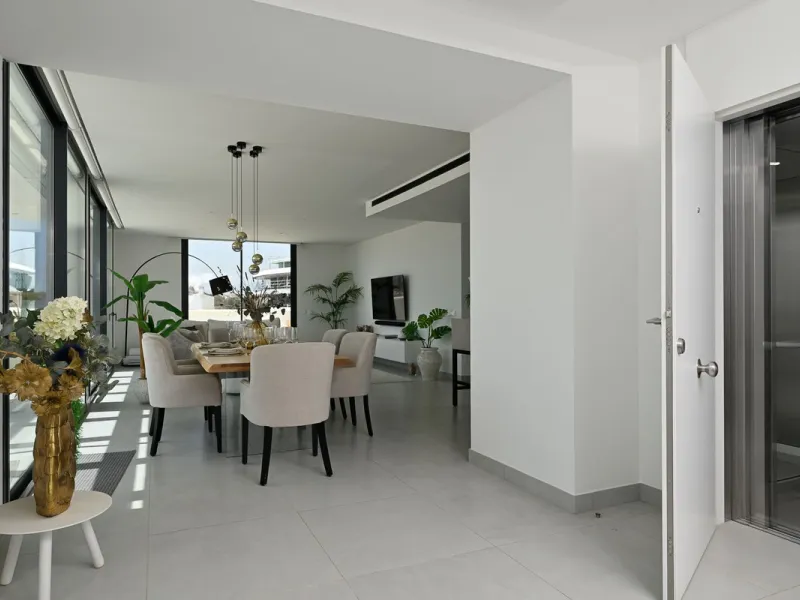 PENTHOUSE PERFECTION WITH UNRIVALLED SEA VIEWS