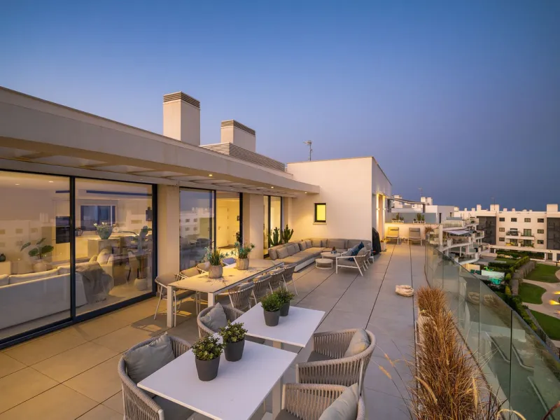 PENTHOUSE PERFECTION WITH UNRIVALLED SEA VIEWS