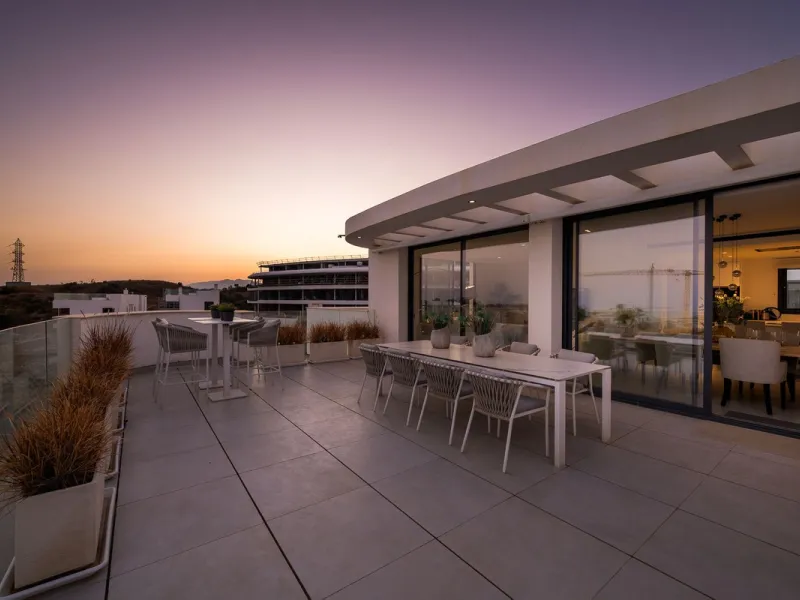 PENTHOUSE PERFECTION WITH UNRIVALLED SEA VIEWS