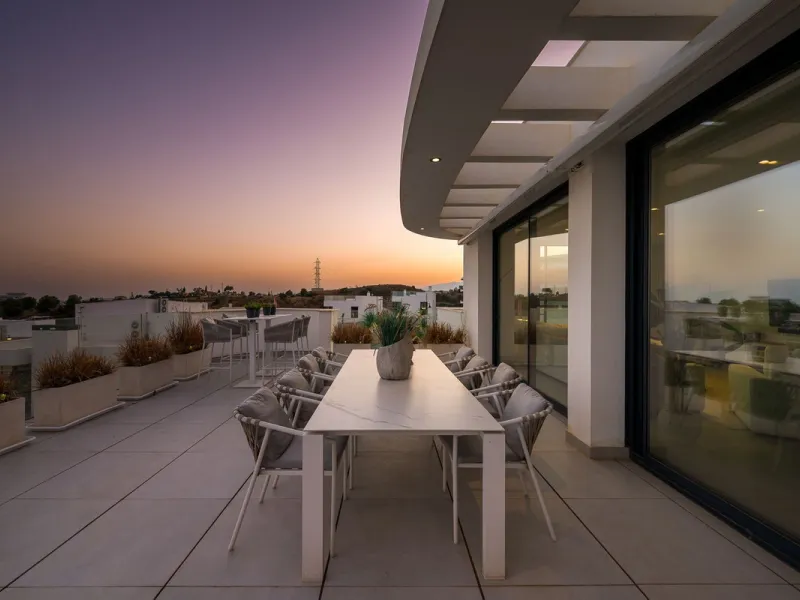 PENTHOUSE PERFECTION WITH UNRIVALLED SEA VIEWS