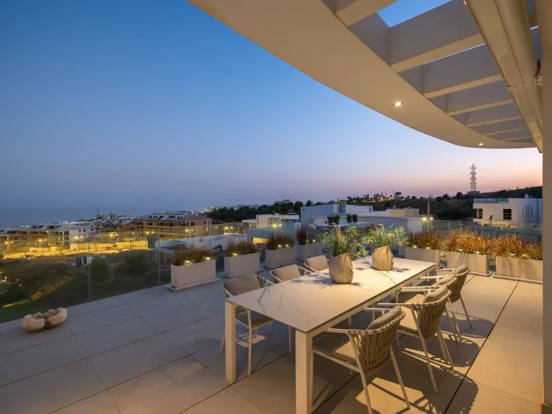 PENTHOUSE PERFECTION WITH UNRIVALLED SEA VIEWS