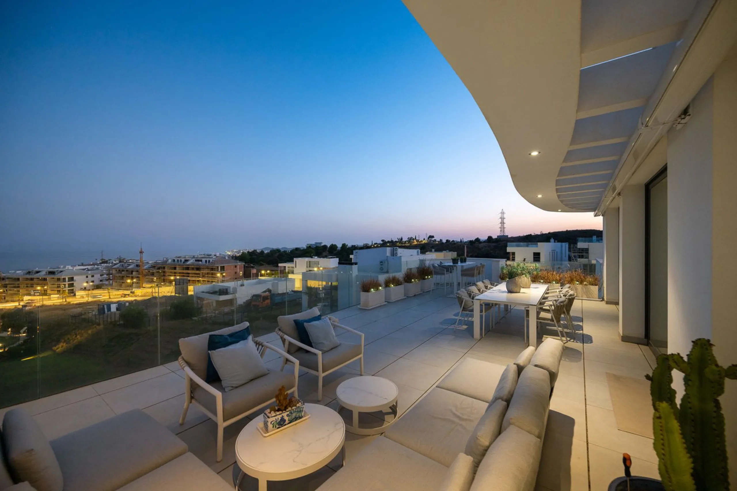 PENTHOUSE PERFECTION WITH UNRIVALLED SEA VIEWS