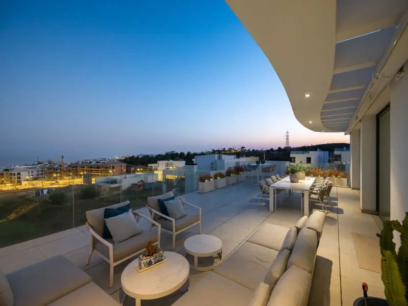 PENTHOUSE PERFECTION WITH UNRIVALLED SEA VIEWS
