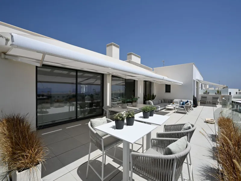 PENTHOUSE PERFECTION WITH UNRIVALLED SEA VIEWS