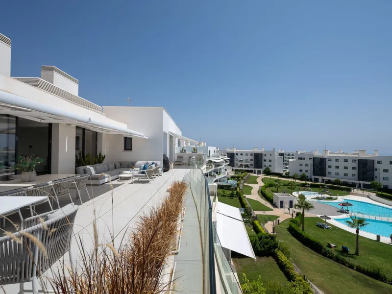 PENTHOUSE PERFECTION WITH UNRIVALLED SEA VIEWS