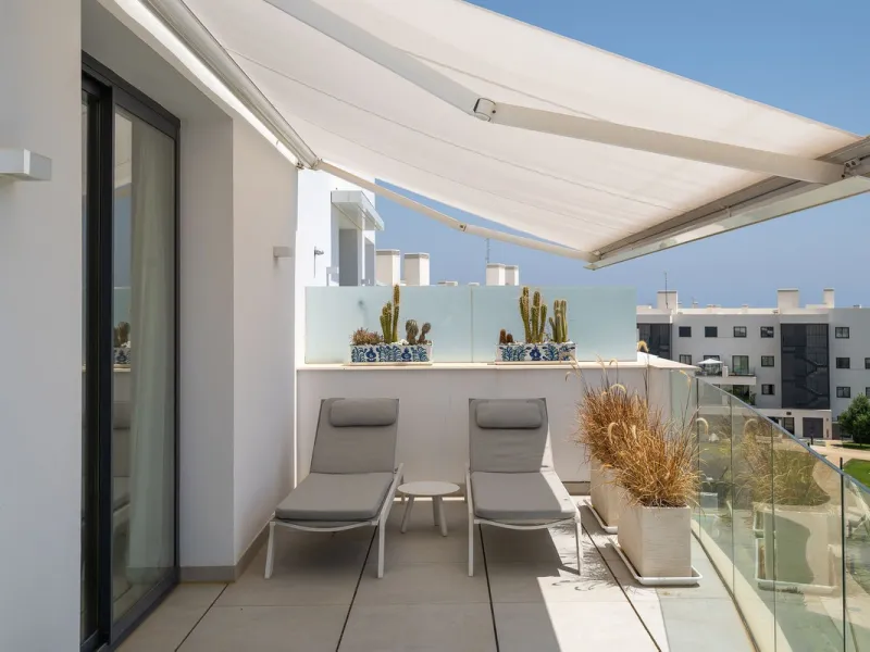 PENTHOUSE PERFECTION WITH UNRIVALLED SEA VIEWS
