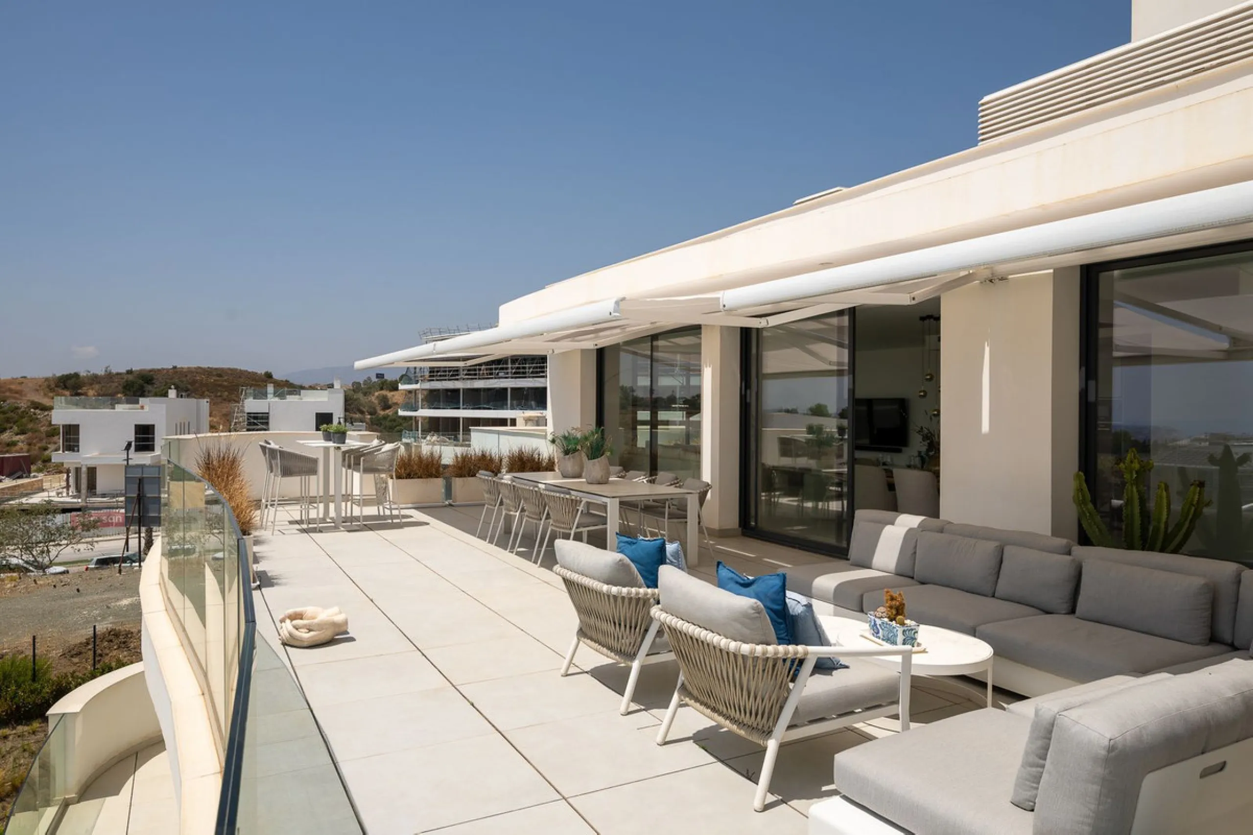 PENTHOUSE PERFECTION WITH UNRIVALLED SEA VIEWS