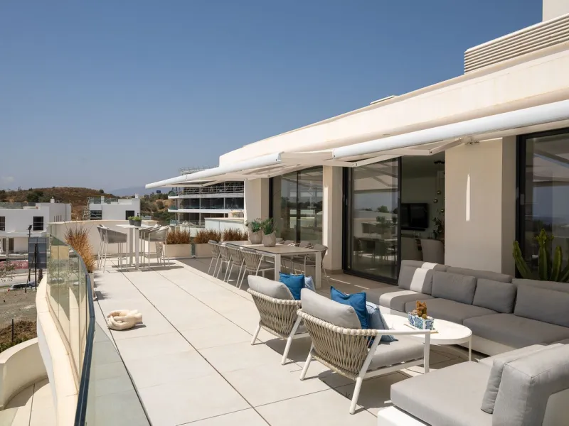 PENTHOUSE PERFECTION WITH UNRIVALLED SEA VIEWS