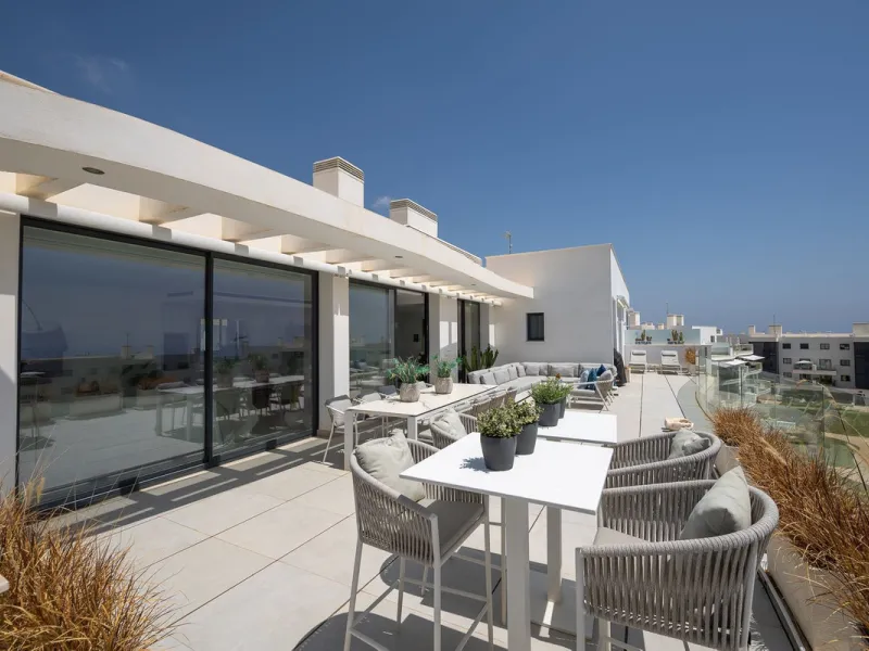 PENTHOUSE PERFECTION WITH UNRIVALLED SEA VIEWS
