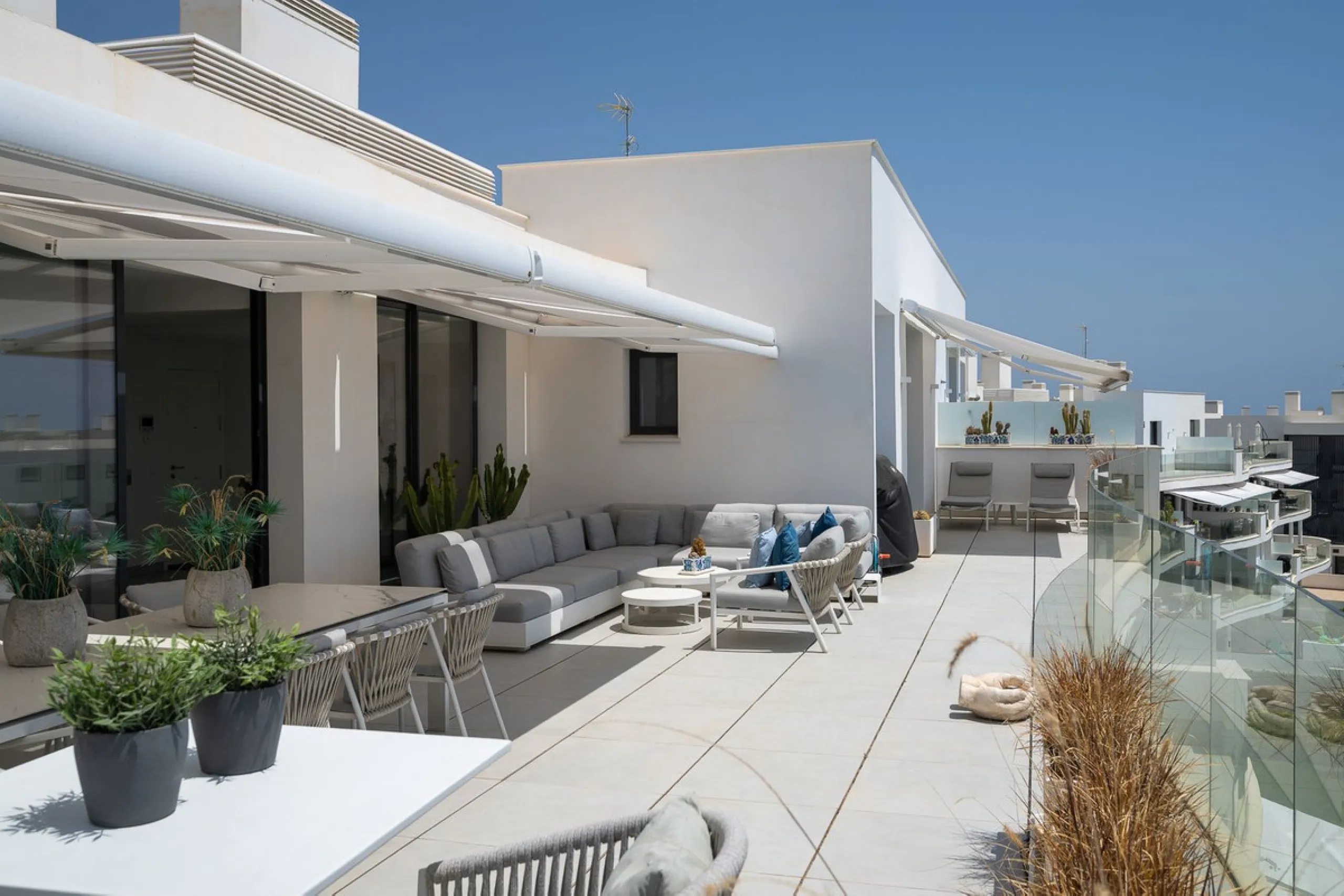 PENTHOUSE PERFECTION WITH UNRIVALLED SEA VIEWS