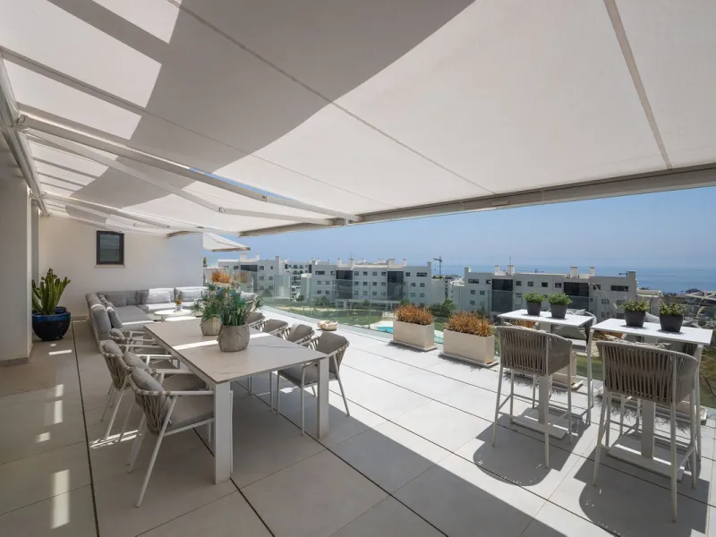 PENTHOUSE PERFECTION WITH UNRIVALLED SEA VIEWS
