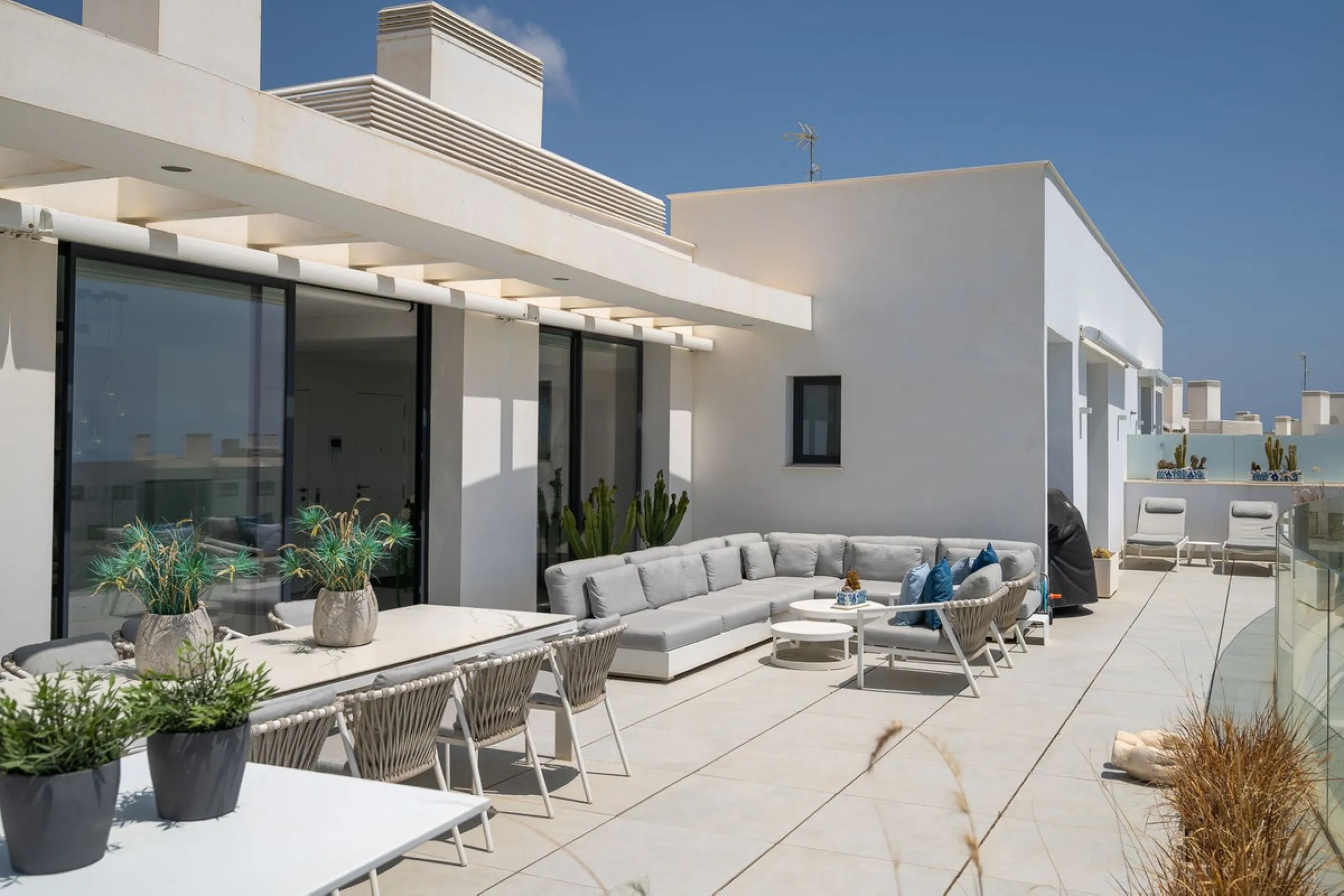 PENTHOUSE PERFECTION WITH UNRIVALLED SEA VIEWS