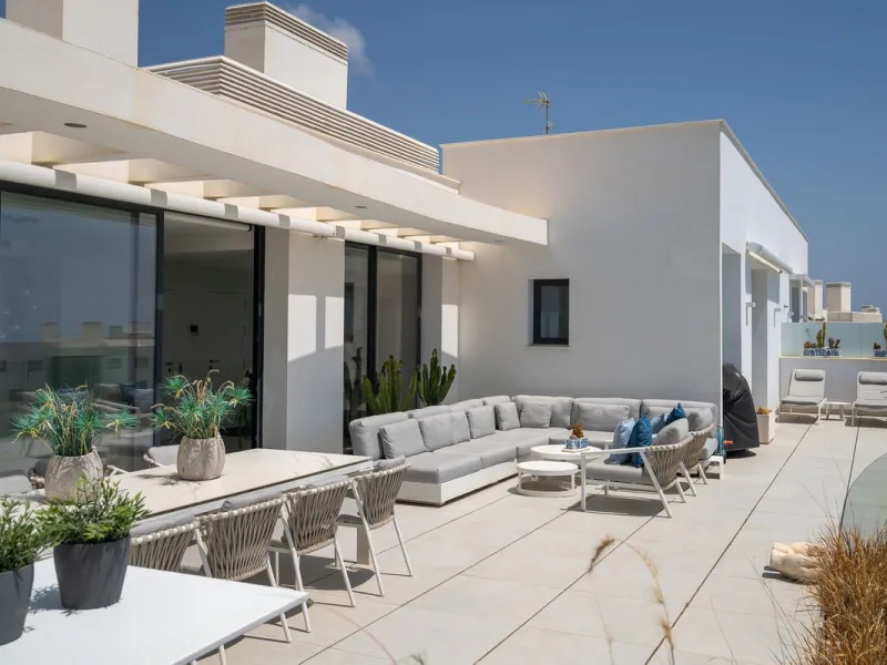 PENTHOUSE PERFECTION WITH UNRIVALLED SEA VIEWS