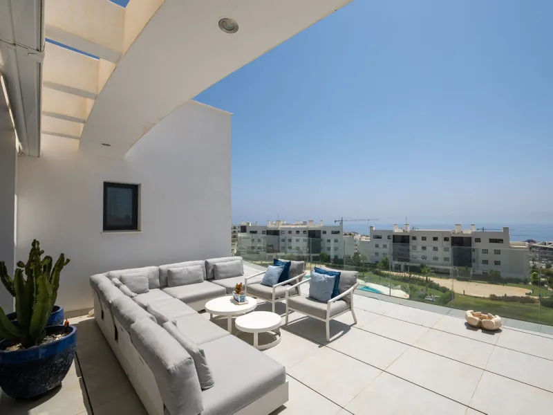 PENTHOUSE PERFECTION WITH UNRIVALLED SEA VIEWS