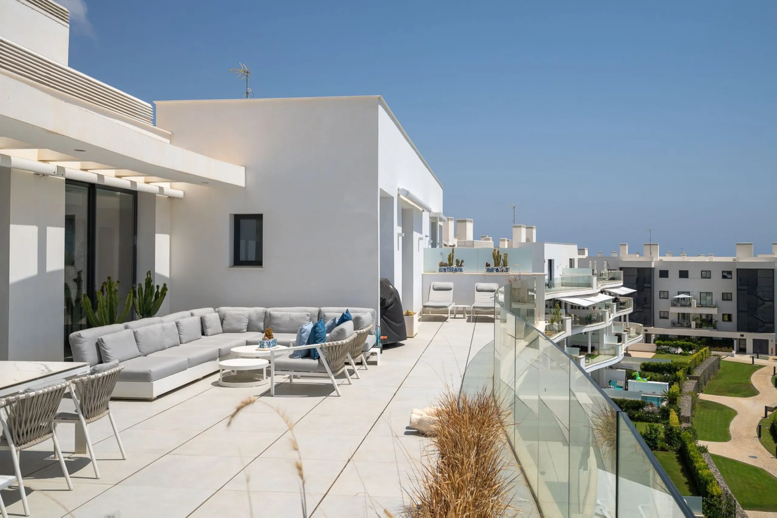 PENTHOUSE PERFECTION WITH UNRIVALLED SEA VIEWS