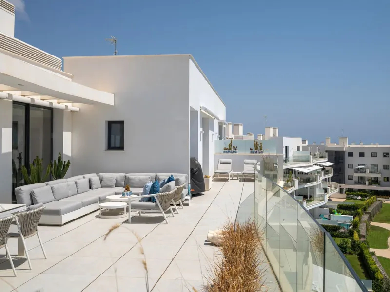 PENTHOUSE PERFECTION WITH UNRIVALLED SEA VIEWS