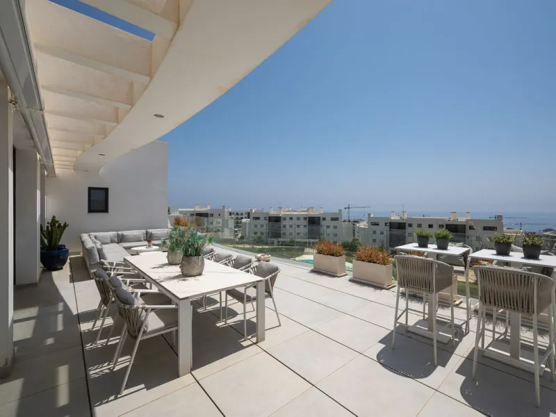 PENTHOUSE PERFECTION WITH UNRIVALLED SEA VIEWS