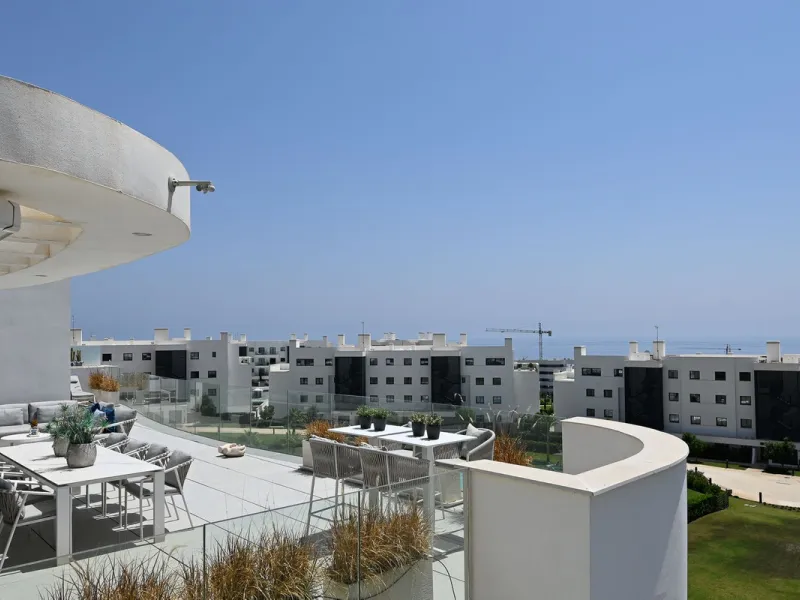 PENTHOUSE PERFECTION WITH UNRIVALLED SEA VIEWS