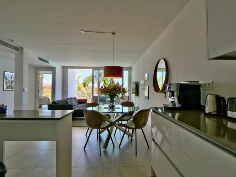SHORT TERM RENTEL IS ALLOWED  -EASY VIEWING !!!!!!!!!!   This beautifully furnished 2-bedroom, 2-bathroom apartment is located in the exclusive Casa Banderas development in the charming fishing village of La Cala de Mijas. Just a short distance from the b