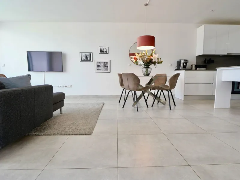SHORT TERM RENTEL IS ALLOWED  -EASY VIEWING !!!!!!!!!!   This beautifully furnished 2-bedroom, 2-bathroom apartment is located in the exclusive Casa Banderas development in the charming fishing village of La Cala de Mijas. Just a short distance from the b
