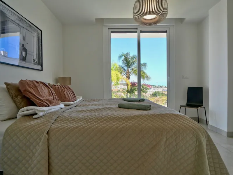 SHORT TERM RENTEL IS ALLOWED  -EASY VIEWING !!!!!!!!!!   This beautifully furnished 2-bedroom, 2-bathroom apartment is located in the exclusive Casa Banderas development in the charming fishing village of La Cala de Mijas. Just a short distance from the b
