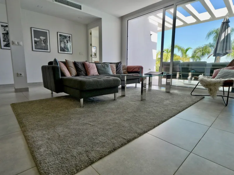 SHORT TERM RENTEL IS ALLOWED  -EASY VIEWING !!!!!!!!!!   This beautifully furnished 2-bedroom, 2-bathroom apartment is located in the exclusive Casa Banderas development in the charming fishing village of La Cala de Mijas. Just a short distance from the b