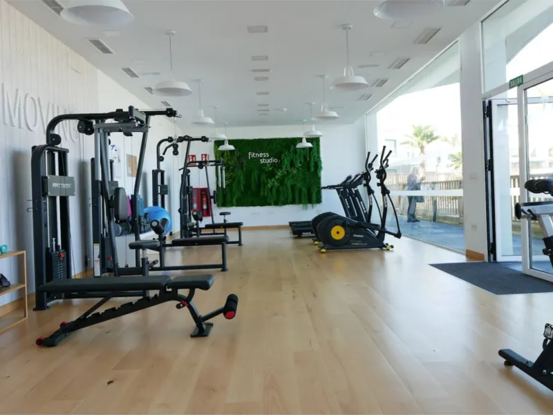SHORT TERM RENTEL IS ALLOWED  -EASY VIEWING !!!!!!!!!!   This beautifully furnished 2-bedroom, 2-bathroom apartment is located in the exclusive Casa Banderas development in the charming fishing village of La Cala de Mijas. Just a short distance from the b