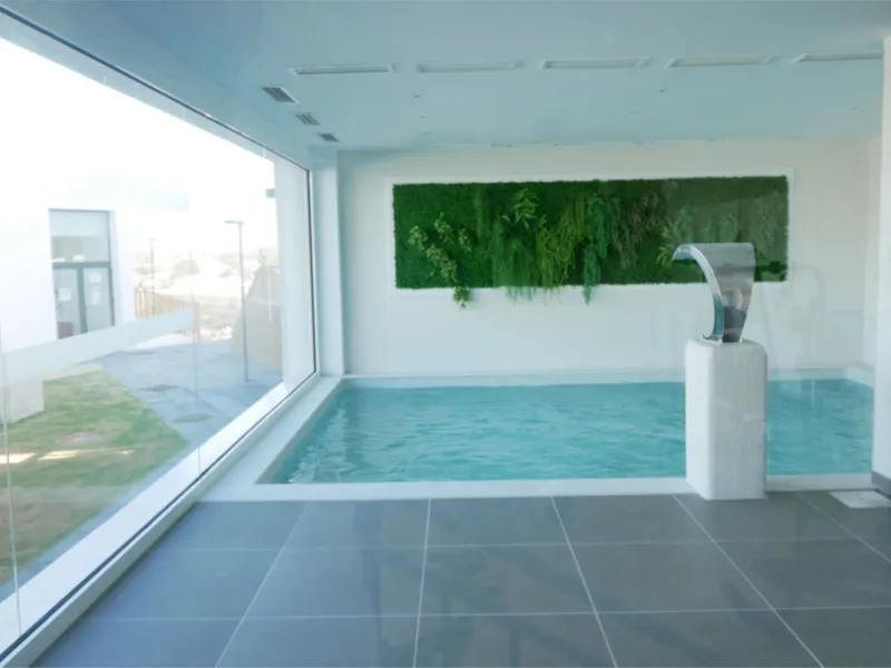 SHORT TERM RENTEL IS ALLOWED  -EASY VIEWING !!!!!!!!!!   This beautifully furnished 2-bedroom, 2-bathroom apartment is located in the exclusive Casa Banderas development in the charming fishing village of La Cala de Mijas. Just a short distance from the b