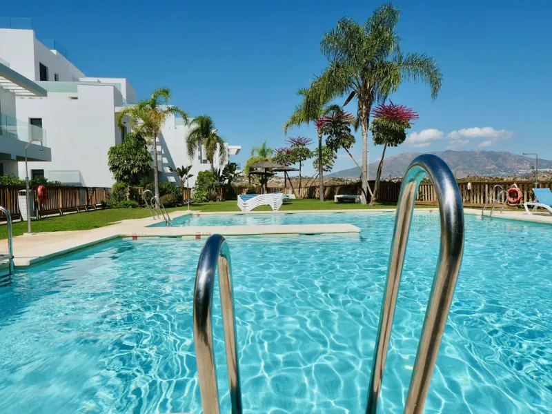 SHORT TERM RENTEL IS ALLOWED  -EASY VIEWING !!!!!!!!!!   This beautifully furnished 2-bedroom, 2-bathroom apartment is located in the exclusive Casa Banderas development in the charming fishing village of La Cala de Mijas. Just a short distance from the b