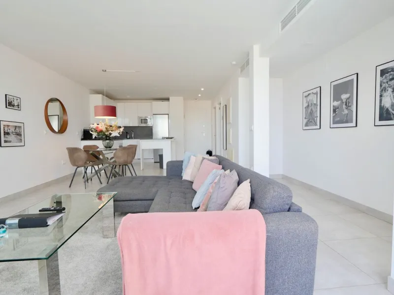 SHORT TERM RENTEL IS ALLOWED  -EASY VIEWING !!!!!!!!!!   This beautifully furnished 2-bedroom, 2-bathroom apartment is located in the exclusive Casa Banderas development in the charming fishing village of La Cala de Mijas. Just a short distance from the b