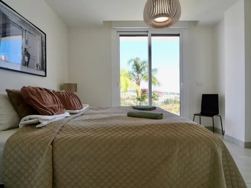 SHORT TERM RENTEL IS ALLOWED  -EASY VIEWING !!!!!!!!!!   This beautifully furnished 2-bedroom, 2-bathroom apartment is located in the exclusive Casa Banderas development in the charming fishing village of La Cala de Mijas. Just a short distance from the b